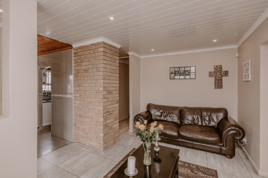 4 Bedroom Property for Sale in St Dumas Western Cape